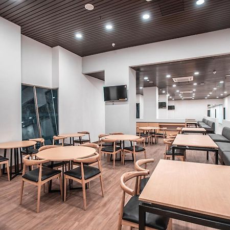 Super Oyo Townhouse 1 Hotel Salemba Jakarta Eksteriør billede