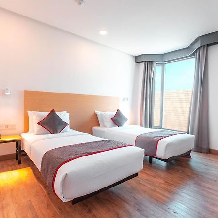 Super Oyo Townhouse 1 Hotel Salemba Jakarta Eksteriør billede