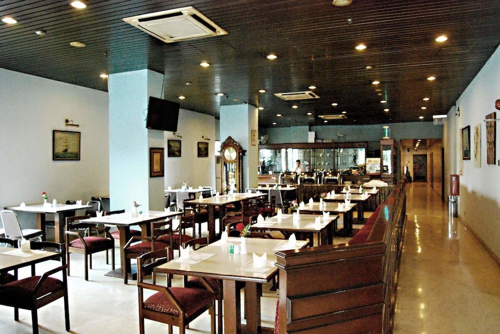 Super Oyo Townhouse 1 Hotel Salemba Jakarta Eksteriør billede
