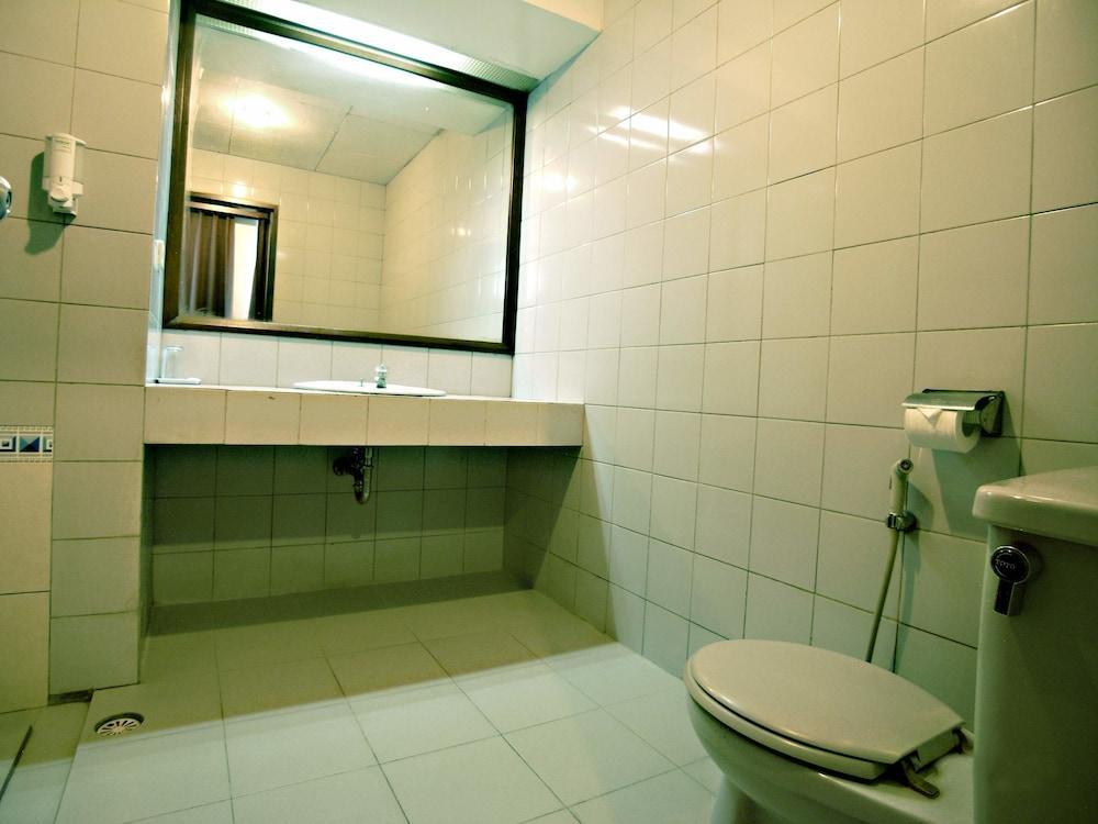 Super Oyo Townhouse 1 Hotel Salemba Jakarta Eksteriør billede