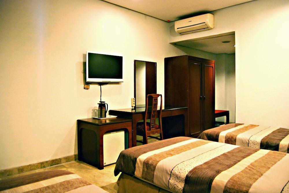 Super Oyo Townhouse 1 Hotel Salemba Jakarta Eksteriør billede