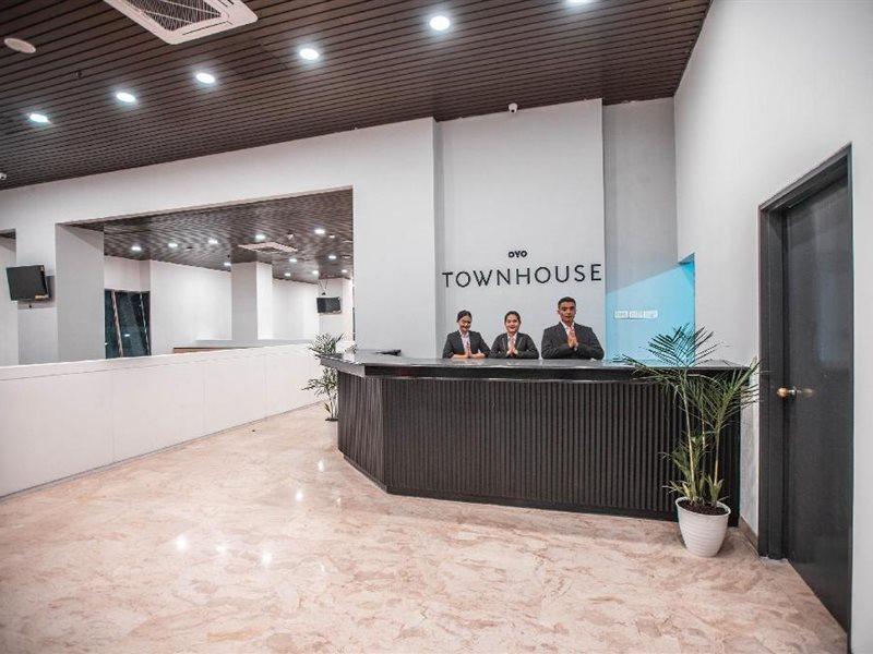 Super Oyo Townhouse 1 Hotel Salemba Jakarta Eksteriør billede