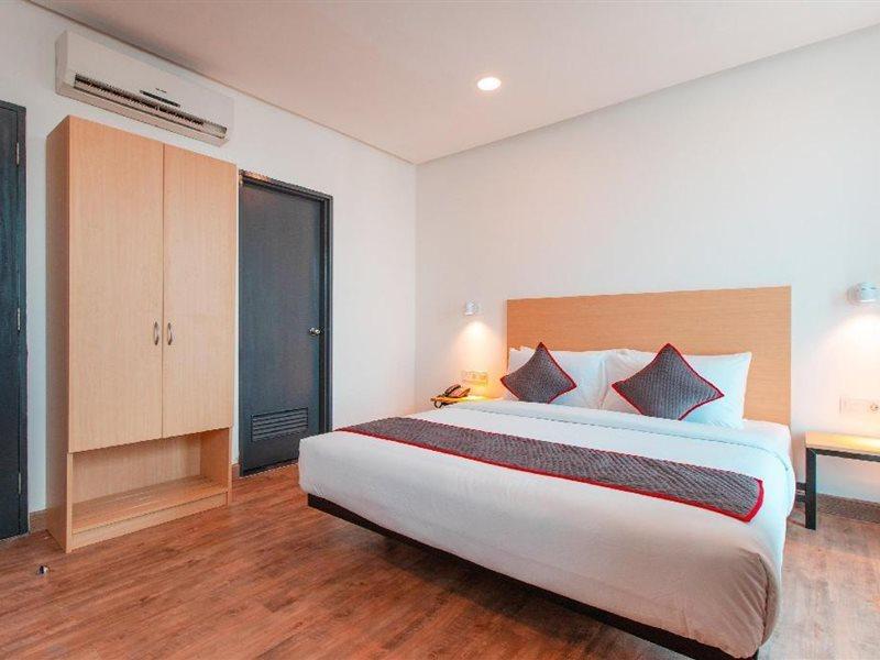 Super Oyo Townhouse 1 Hotel Salemba Jakarta Eksteriør billede