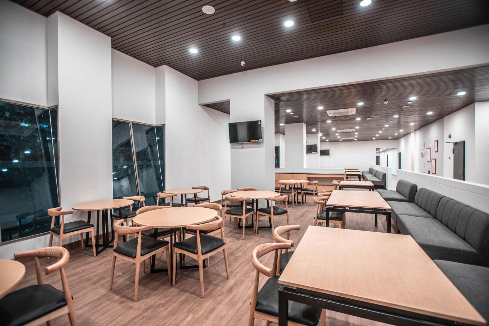 Super Oyo Townhouse 1 Hotel Salemba Jakarta Eksteriør billede