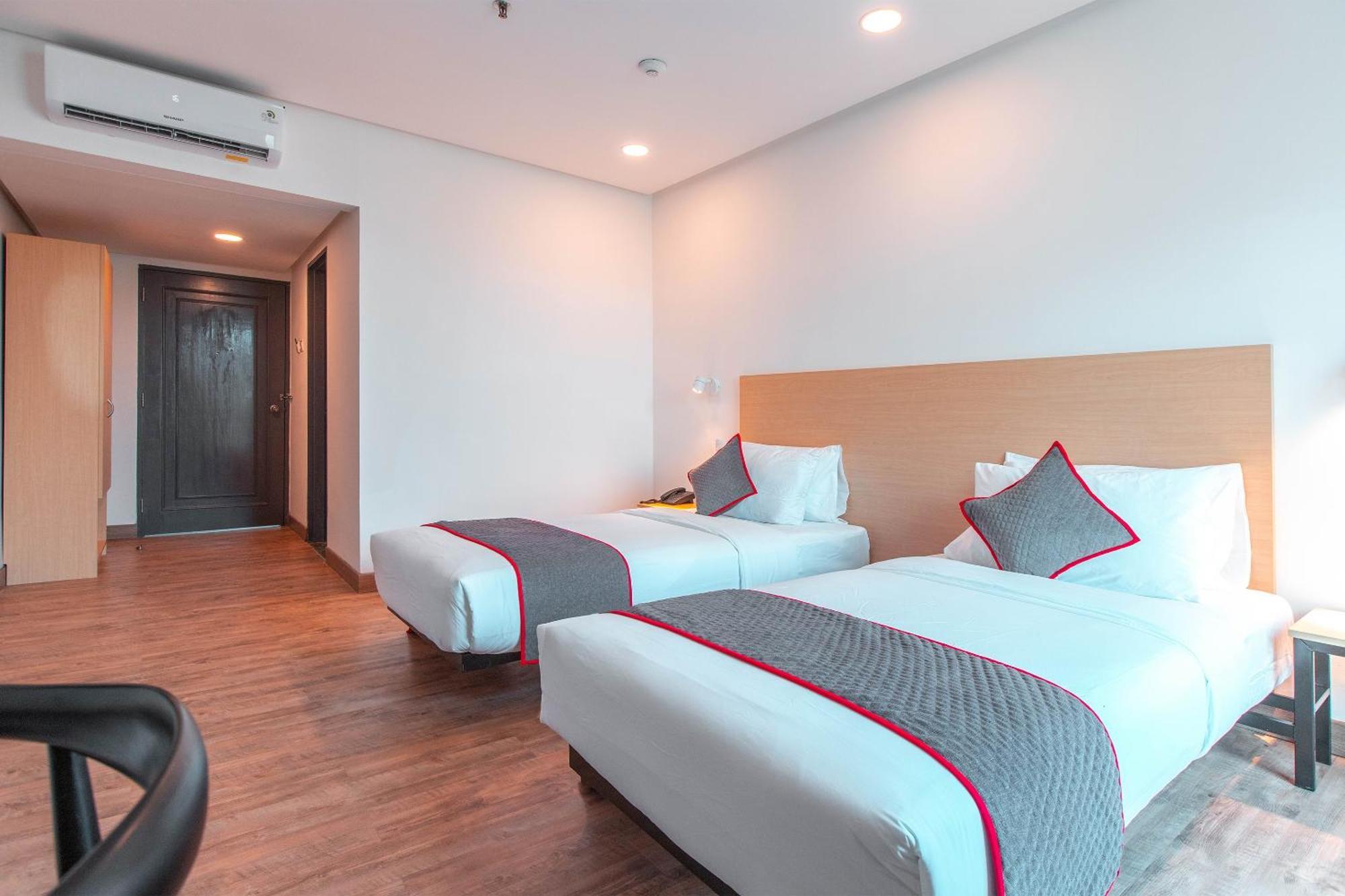 Super Oyo Townhouse 1 Hotel Salemba Jakarta Eksteriør billede