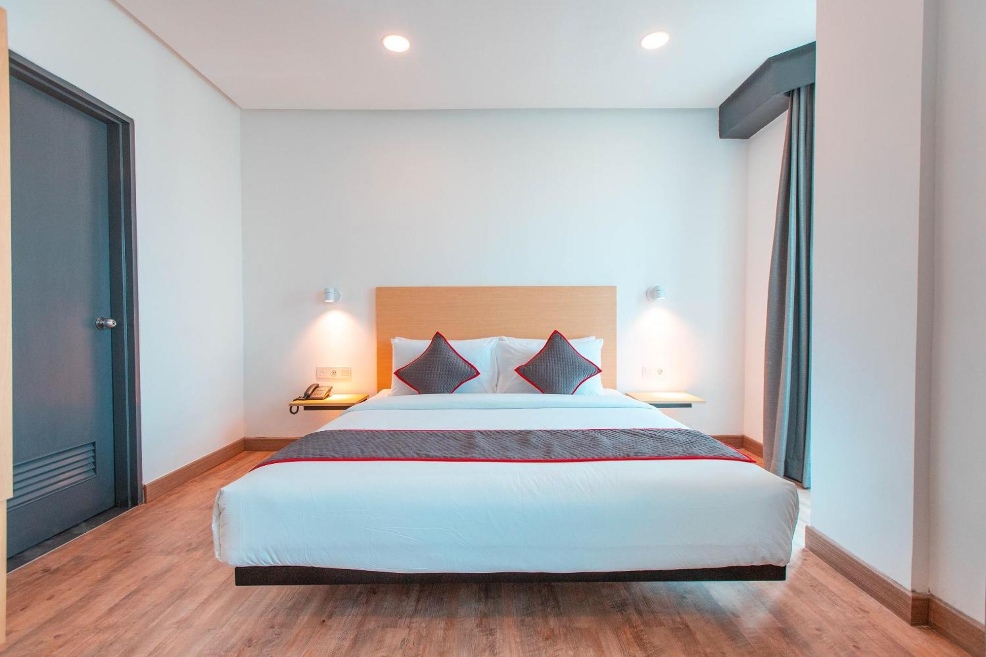 Super Oyo Townhouse 1 Hotel Salemba Jakarta Eksteriør billede