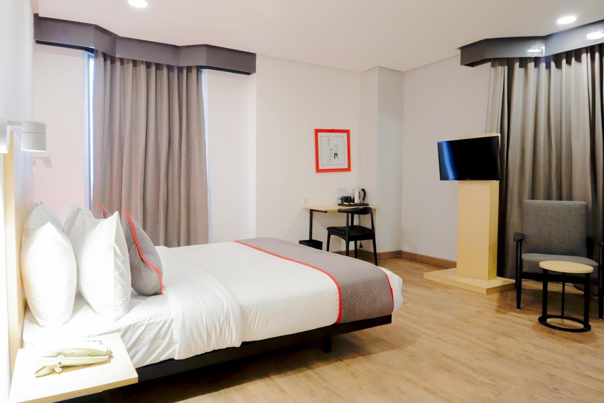 Super Oyo Townhouse 1 Hotel Salemba Jakarta Eksteriør billede